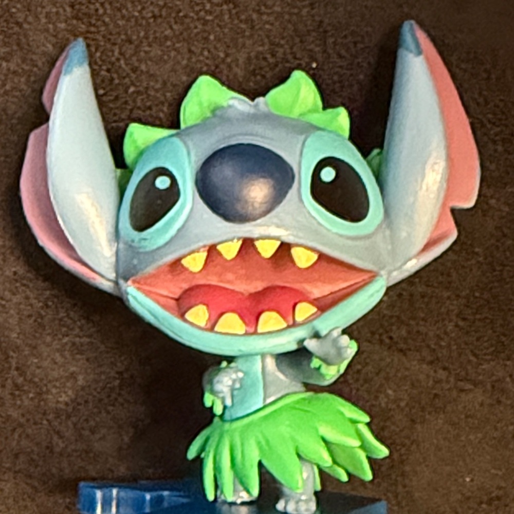 Disney Stitch Collect &Connect Hula Dancing Stitch with blue puzzle base. NWOT - Picture 6 of 9